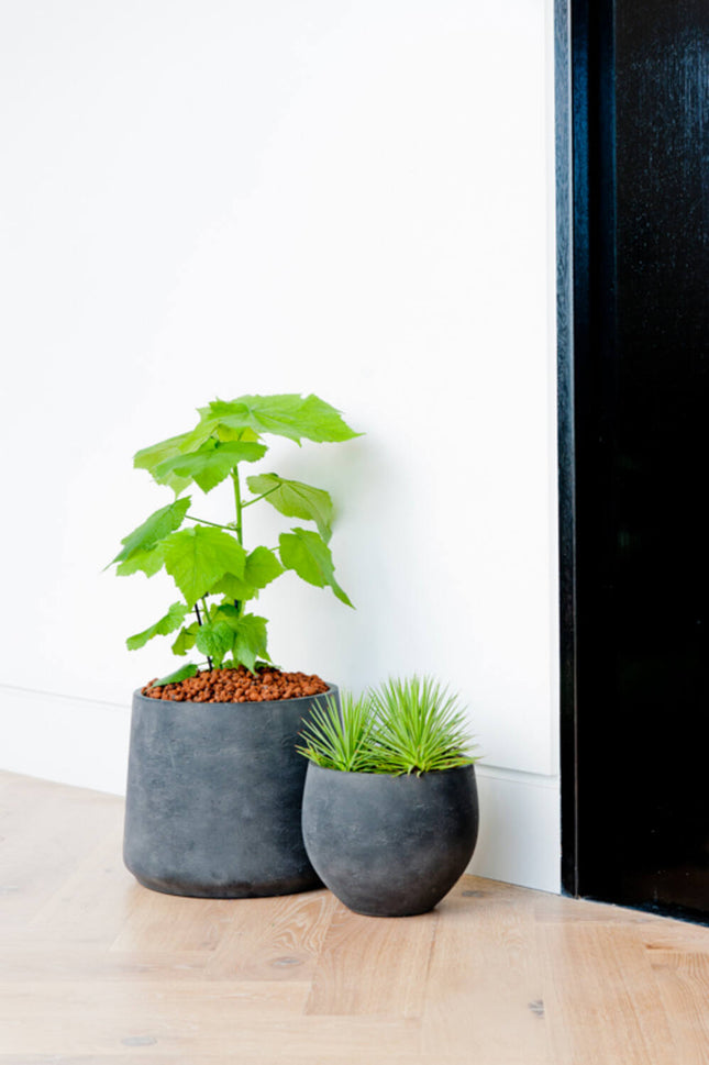 Pottery Pots Mini Orb XL, Black Washed Ø32,8cm