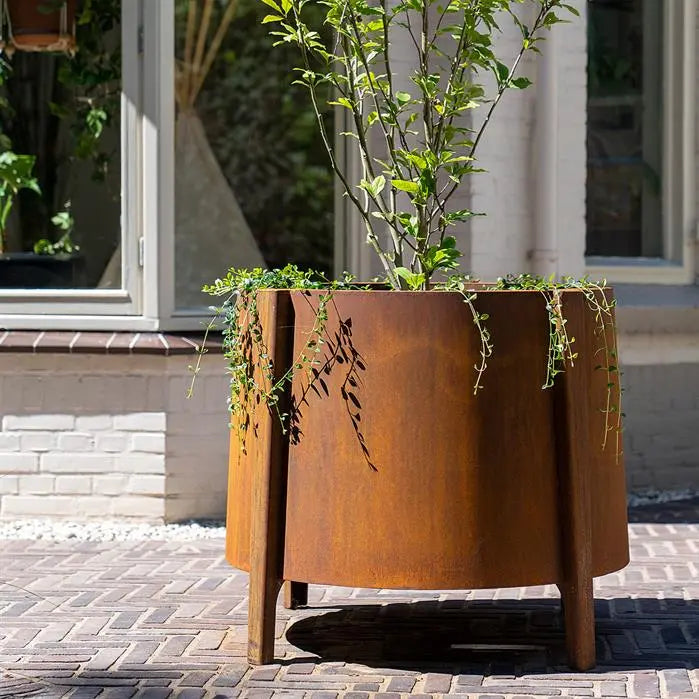 Jardinera redondo de acero Corten con patas, 100 x 60 cm.