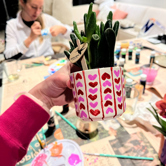 Kolibri Company | Giftset Creatives | Roze Portugal orchidee + DIY schilderpakket – incl. sierpotten, verf, kwasten & dienblad