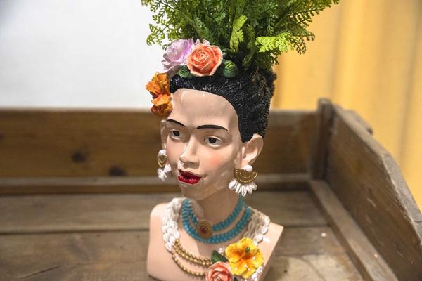 Flower Lady Vase - 30cm - Waterproof Decorative Vase