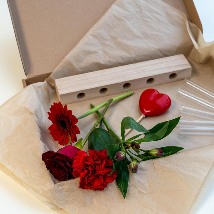 Letterbox Wood standard & Red Flowers - ↔25,5cm x ↕35cm