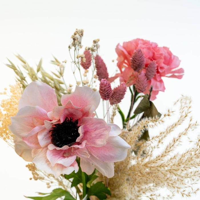 Letterbox Soft Pink - Dried & Silk Flowers in soft pink & natural colors - ↕35cm